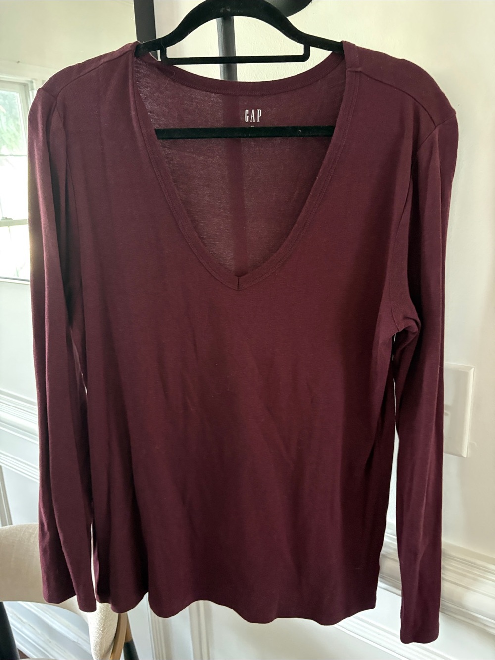 GAP V-Neck Long Sleeve Top in Burgundy